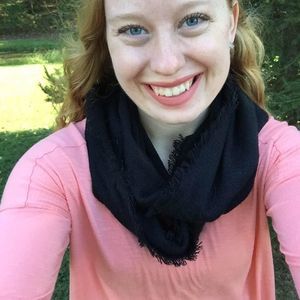 Meet your Posher, Lorie